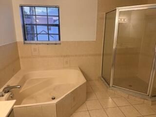 Под контрактом: $2,995 (3 спален, 3 ванн, 1858 Квадратных фут)