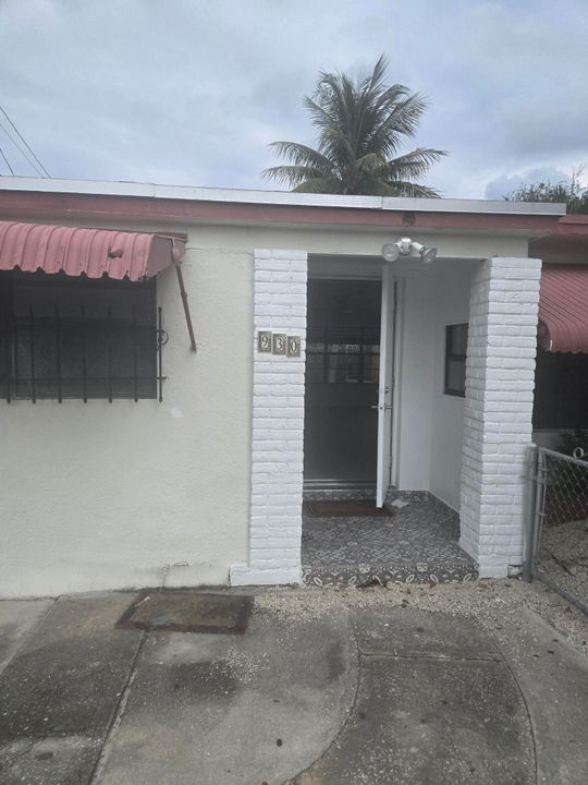 For Rent: $2,850 (3 beds, 1 baths, 1240 Square Feet)