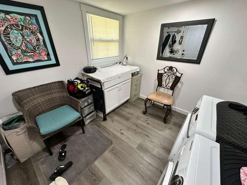 待售: $155,000 (3 贝兹, 2 浴室, 1160 平方英尺)