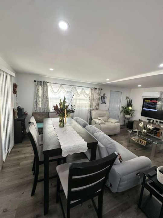 待售: $155,000 (3 贝兹, 2 浴室, 1160 平方英尺)