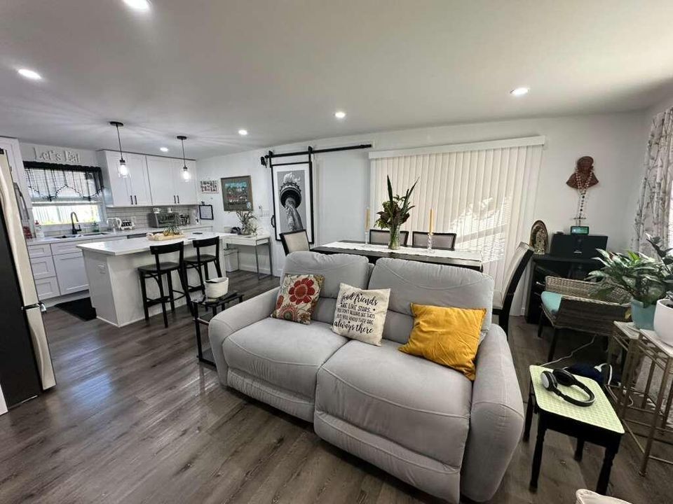 待售: $155,000 (3 贝兹, 2 浴室, 1160 平方英尺)