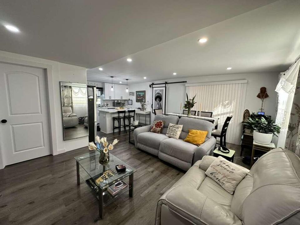 待售: $155,000 (3 贝兹, 2 浴室, 1160 平方英尺)