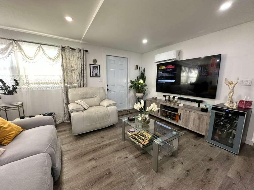 待售: $155,000 (3 贝兹, 2 浴室, 1160 平方英尺)