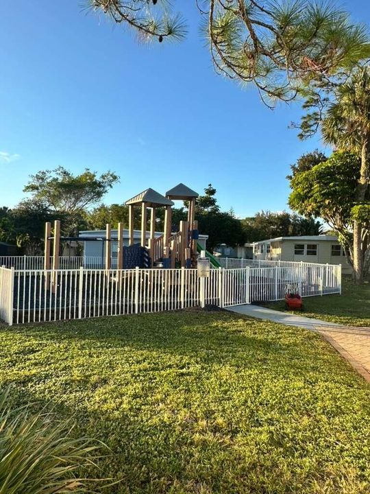 待售: $155,000 (3 贝兹, 2 浴室, 1160 平方英尺)