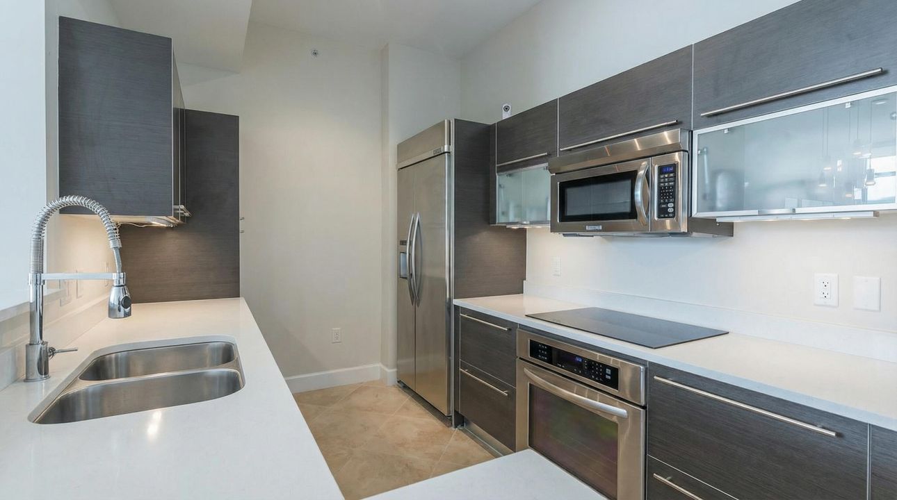 For Sale: $974,000 (2 beds, 2 baths, 1120 Square Feet)