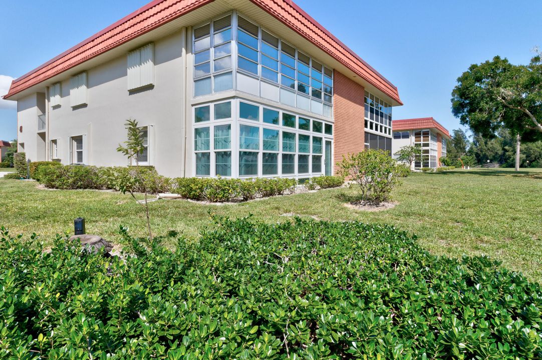 For Sale: $160,000 (2 beds, 2 baths, 1000 Square Feet)