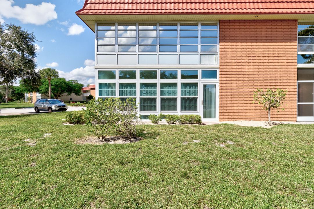 For Sale: $160,000 (2 beds, 2 baths, 1000 Square Feet)