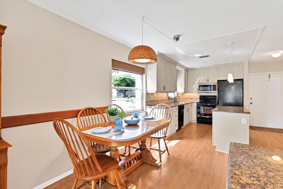 For Sale: $160,000 (2 beds, 2 baths, 1000 Square Feet)