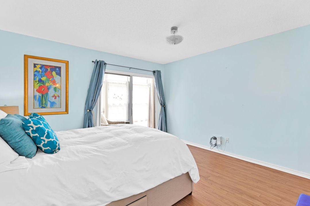 For Sale: $160,000 (2 beds, 2 baths, 1000 Square Feet)