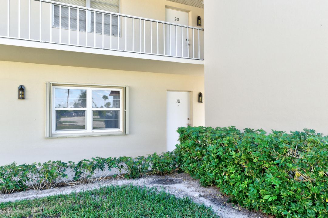 For Sale: $160,000 (2 beds, 2 baths, 1000 Square Feet)