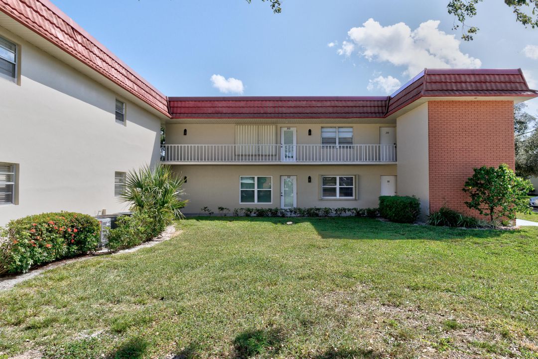 For Sale: $160,000 (2 beds, 2 baths, 1000 Square Feet)