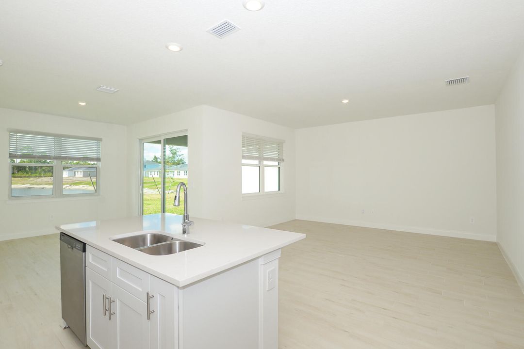 出租: $3,000 (3 贝兹, 2 浴室, 1654 平方英尺)