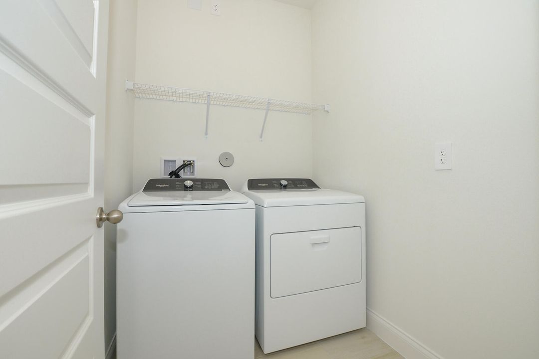 出租: $3,000 (3 贝兹, 2 浴室, 1654 平方英尺)