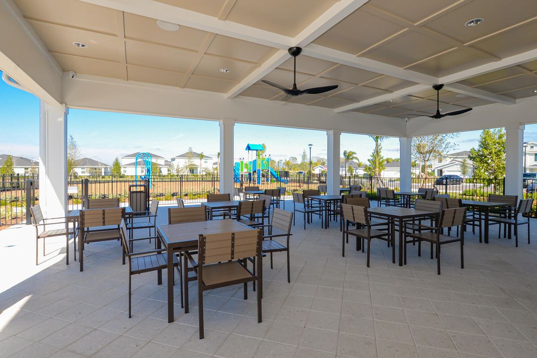 出租: $3,000 (3 贝兹, 2 浴室, 1654 平方英尺)