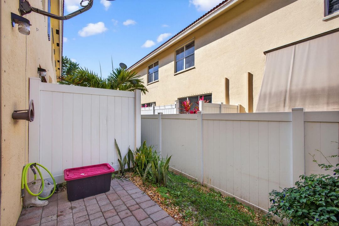 На продажу: $330,000 (3 спален, 2 ванн, 1614 Квадратных фут)