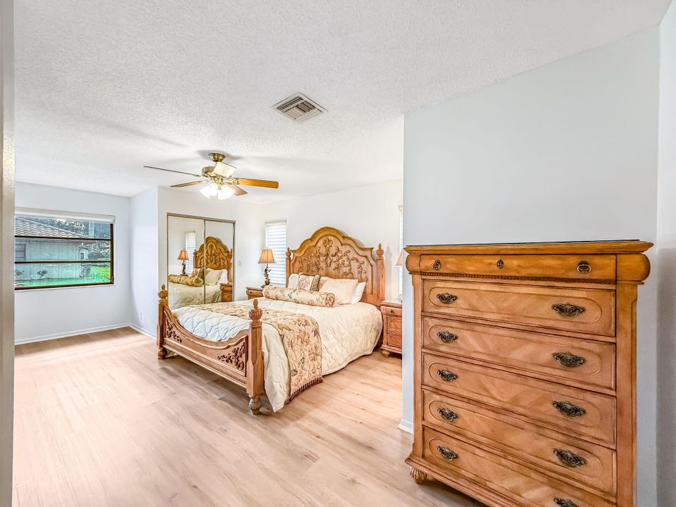 На продажу: $389,900 (2 спален, 2 ванн, 1500 Квадратных фут)