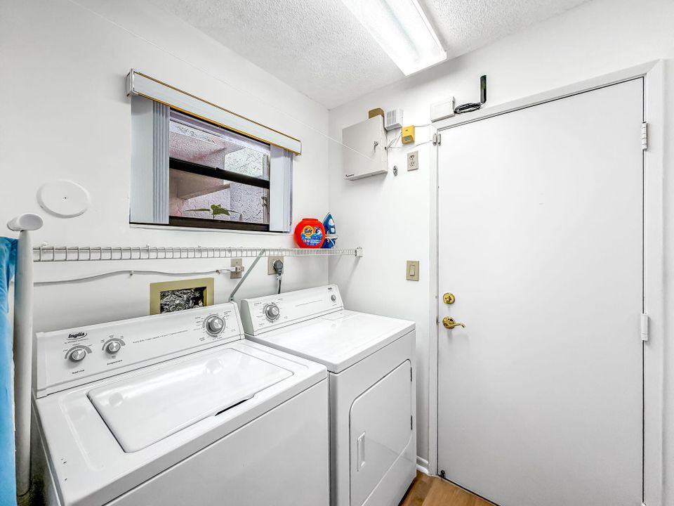 На продажу: $389,900 (2 спален, 2 ванн, 1500 Квадратных фут)