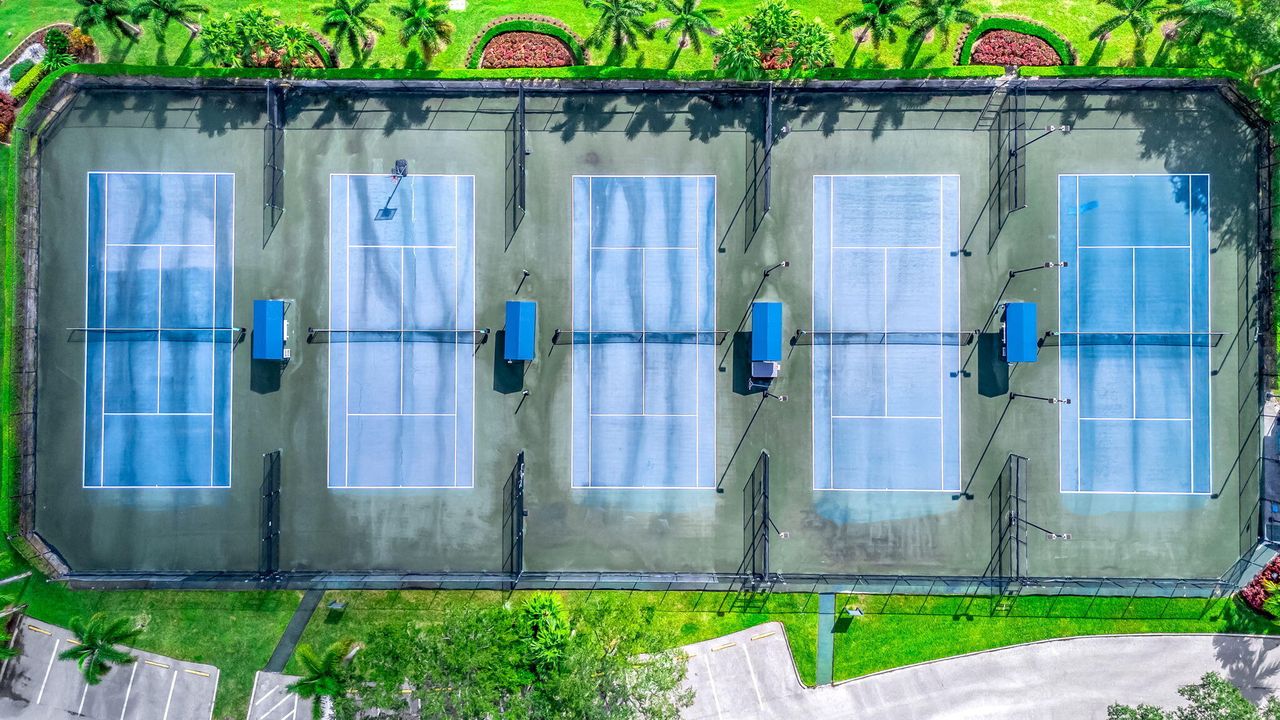 На продажу: $389,900 (2 спален, 2 ванн, 1500 Квадратных фут)