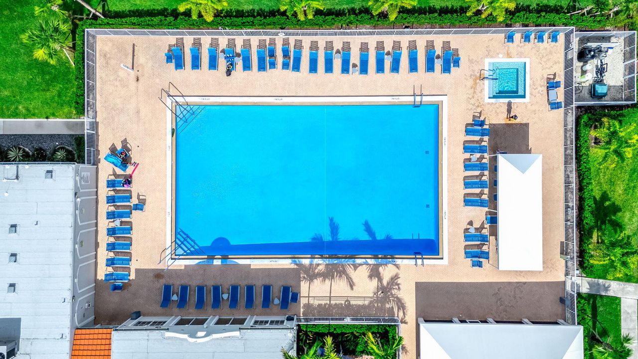 На продажу: $389,900 (2 спален, 2 ванн, 1500 Квадратных фут)