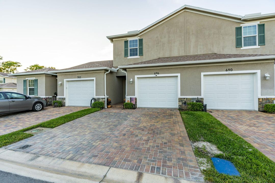 待售: $314,000 (2 贝兹, 2 浴室, 1354 平方英尺)