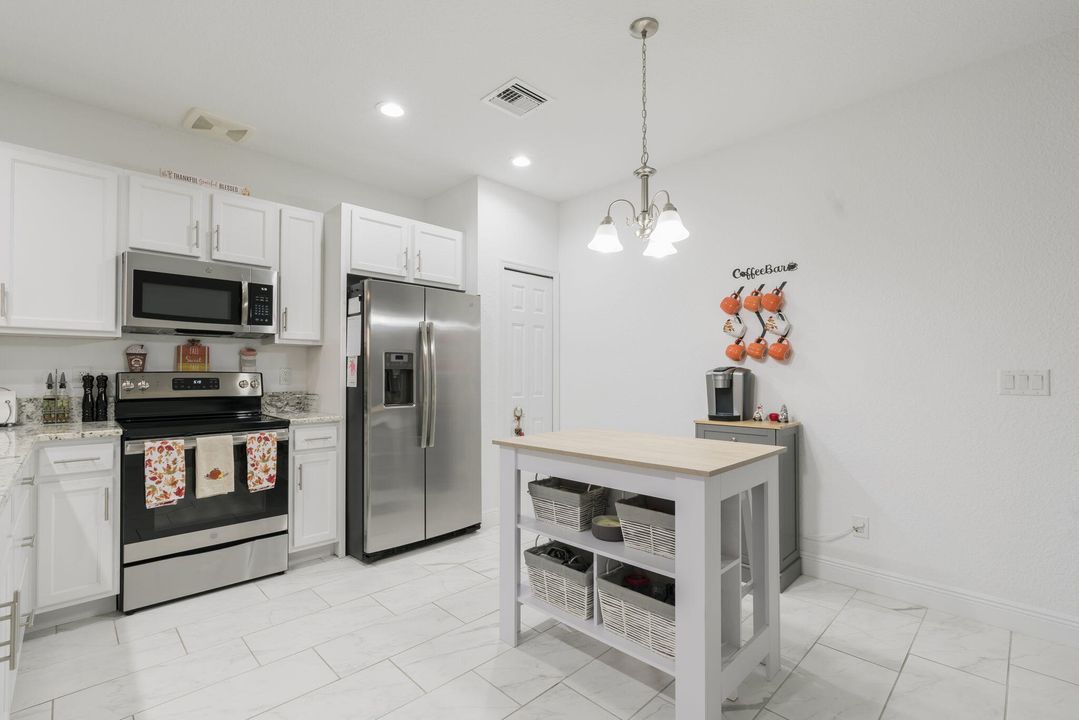 待售: $314,000 (2 贝兹, 2 浴室, 1354 平方英尺)