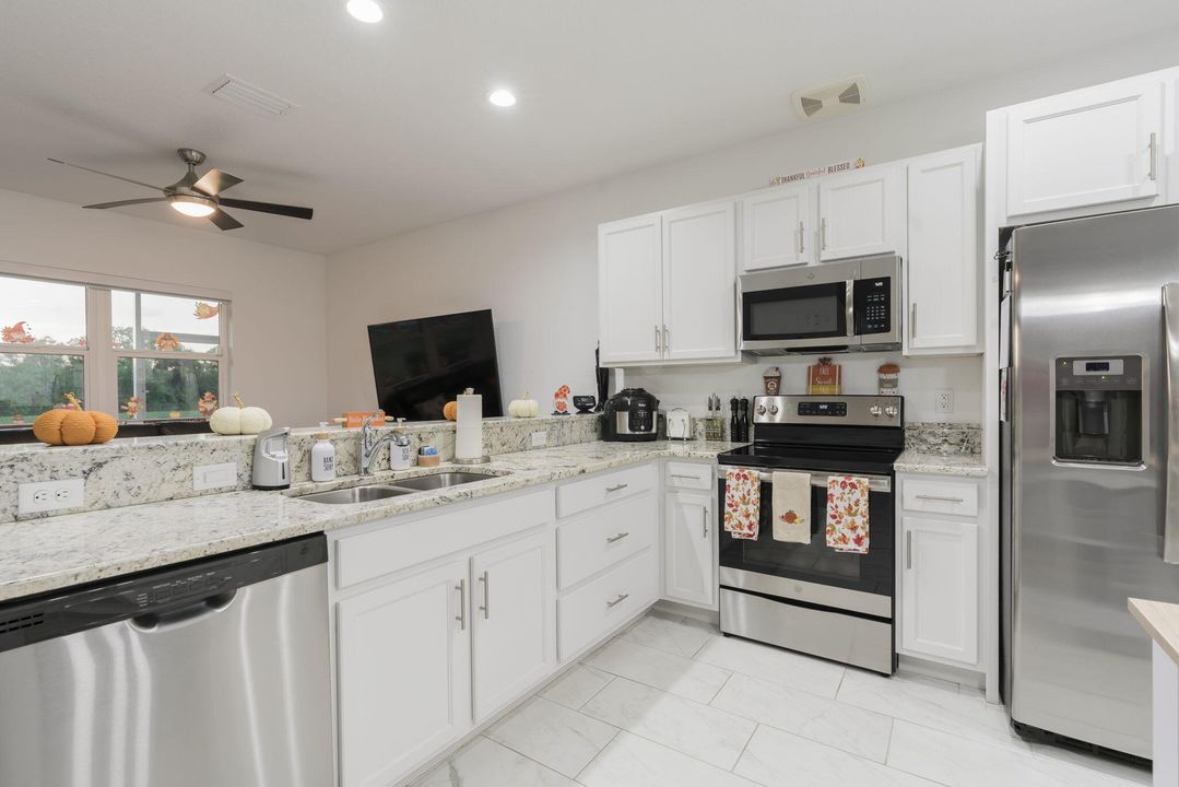 待售: $314,000 (2 贝兹, 2 浴室, 1354 平方英尺)