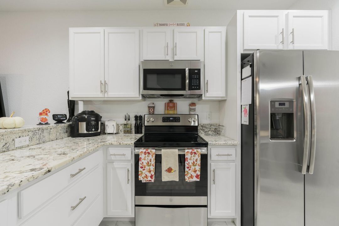 待售: $314,000 (2 贝兹, 2 浴室, 1354 平方英尺)