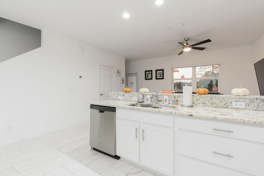 待售: $314,000 (2 贝兹, 2 浴室, 1354 平方英尺)