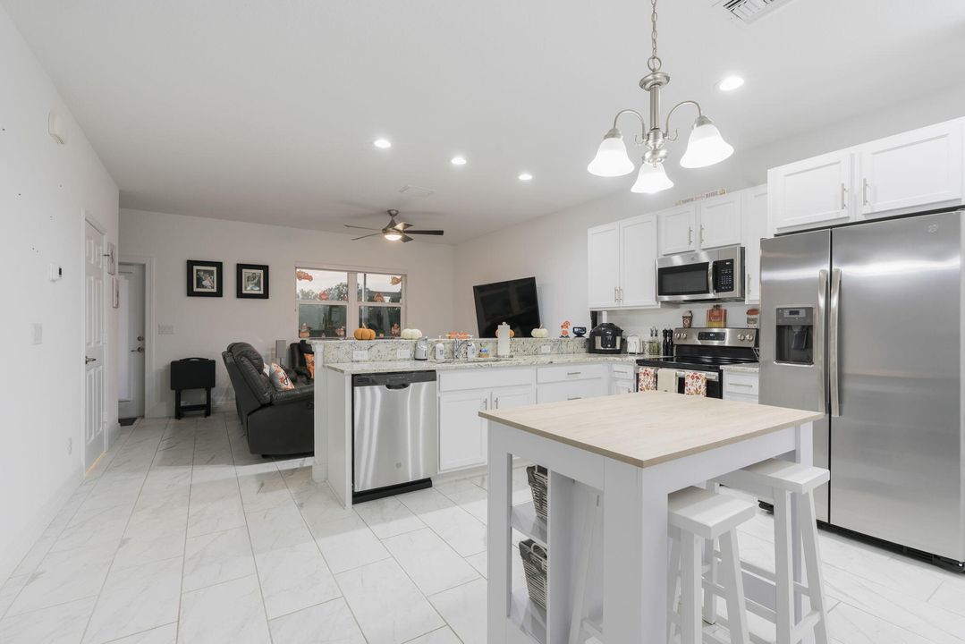 待售: $314,000 (2 贝兹, 2 浴室, 1354 平方英尺)