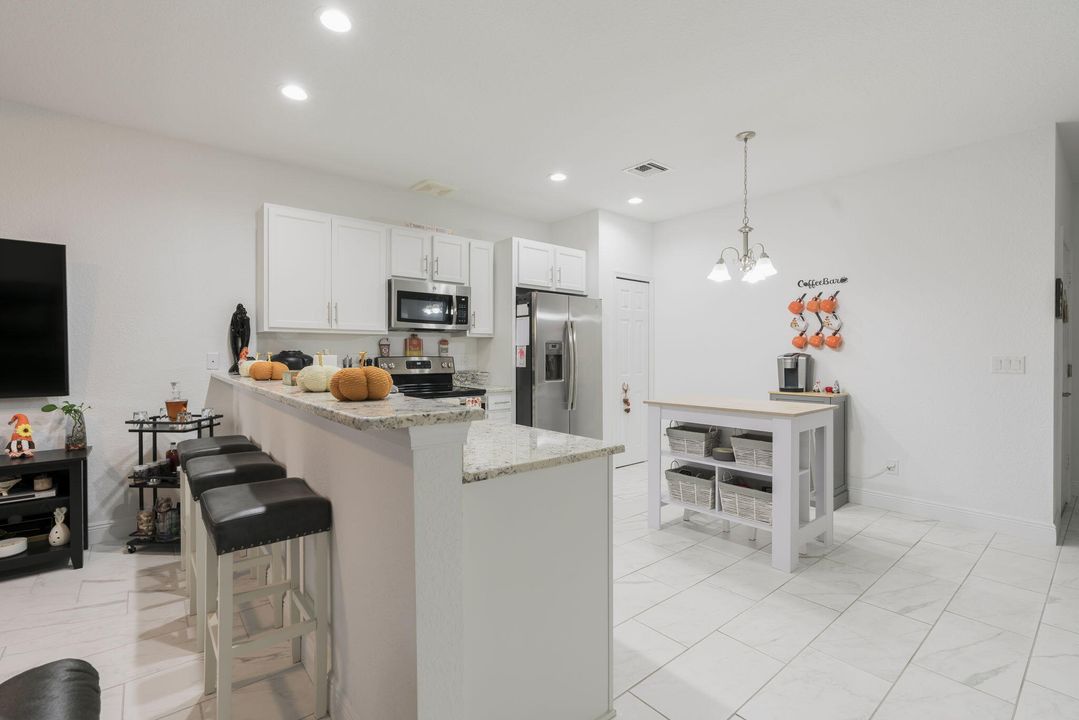 待售: $314,000 (2 贝兹, 2 浴室, 1354 平方英尺)