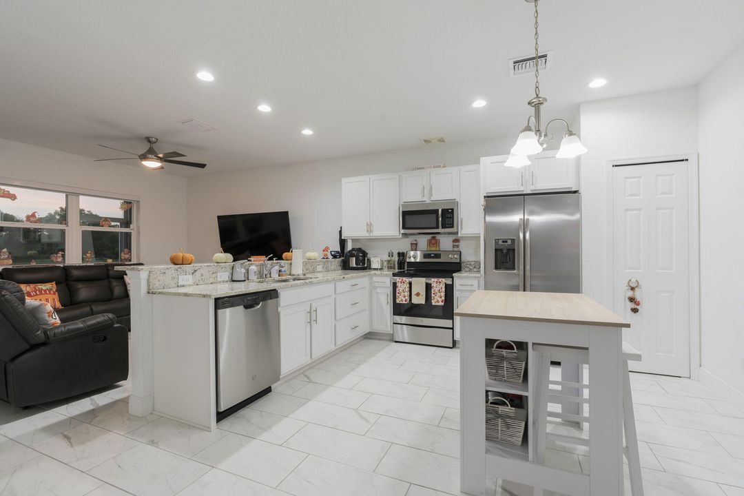 待售: $314,000 (2 贝兹, 2 浴室, 1354 平方英尺)