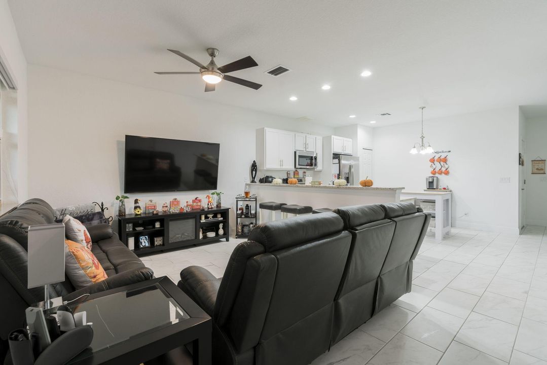 待售: $314,000 (2 贝兹, 2 浴室, 1354 平方英尺)