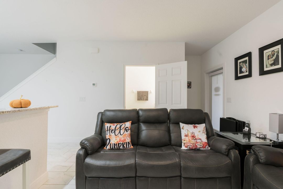 待售: $314,000 (2 贝兹, 2 浴室, 1354 平方英尺)