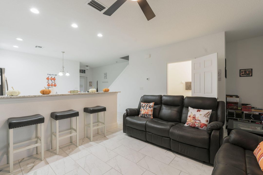 待售: $314,000 (2 贝兹, 2 浴室, 1354 平方英尺)