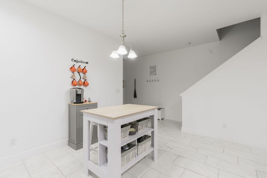 待售: $314,000 (2 贝兹, 2 浴室, 1354 平方英尺)