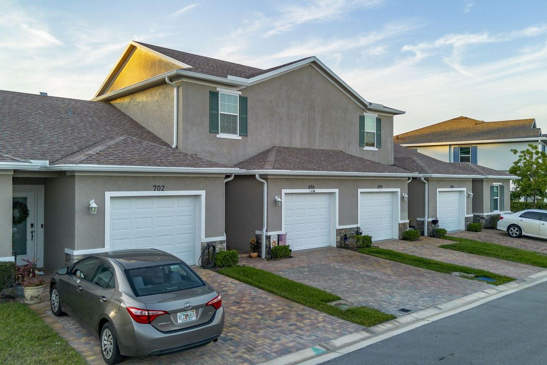 待售: $314,000 (2 贝兹, 2 浴室, 1354 平方英尺)