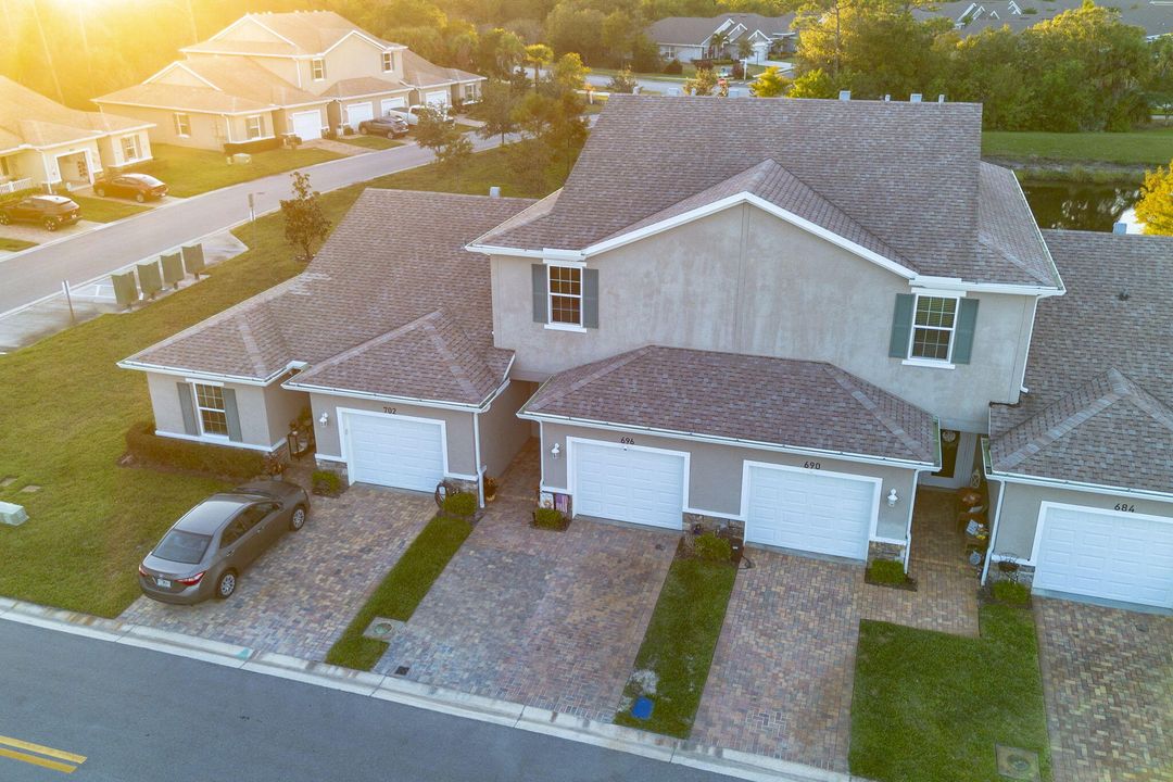 待售: $314,000 (2 贝兹, 2 浴室, 1354 平方英尺)