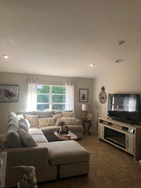 В аренду: $5,250 (3 спален, 2 ванн, 1638 Квадратных фут)