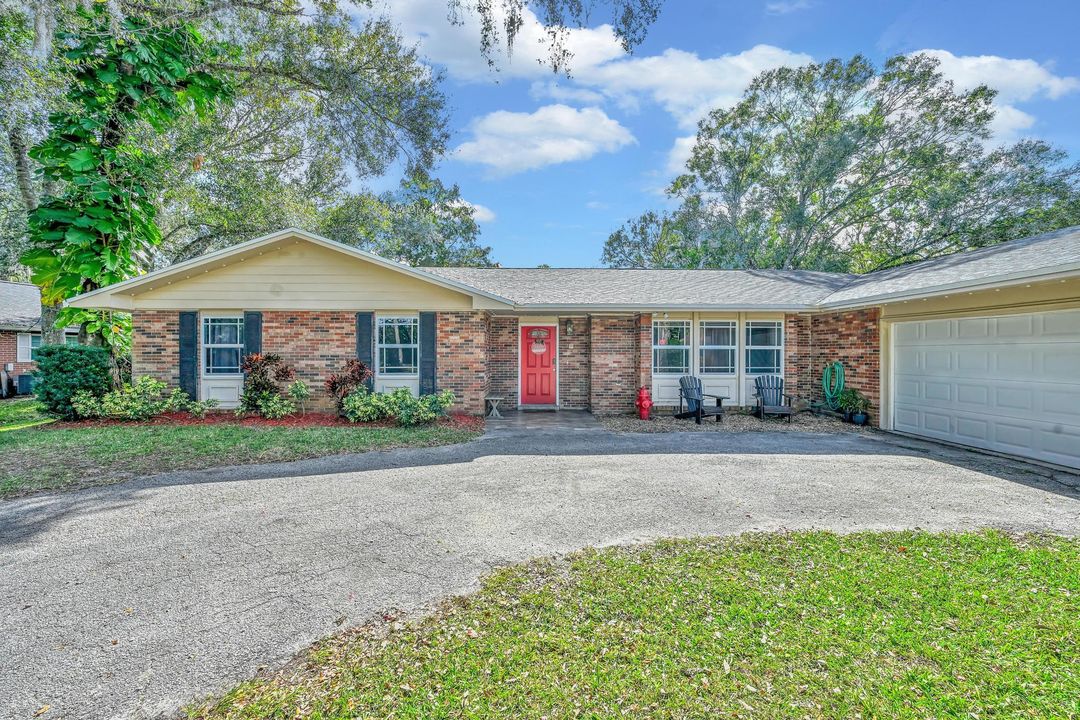 For Sale: $449,900 (3 beds, 3 baths, 2310 Square Feet)