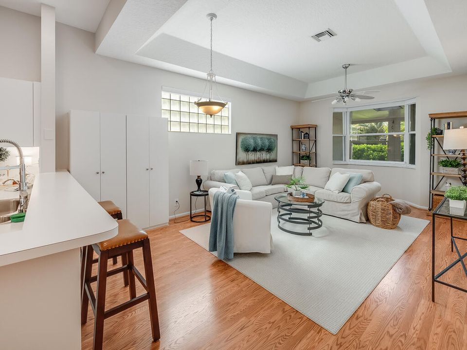 待售: $480,000 (3 贝兹, 2 浴室, 2353 平方英尺)