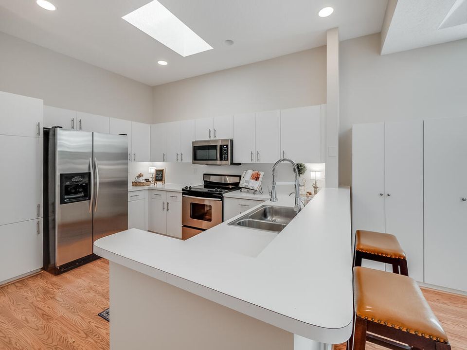 待售: $480,000 (3 贝兹, 2 浴室, 2353 平方英尺)