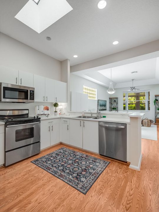 待售: $480,000 (3 贝兹, 2 浴室, 2353 平方英尺)