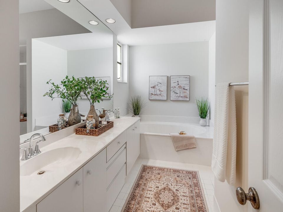 待售: $480,000 (3 贝兹, 2 浴室, 2353 平方英尺)