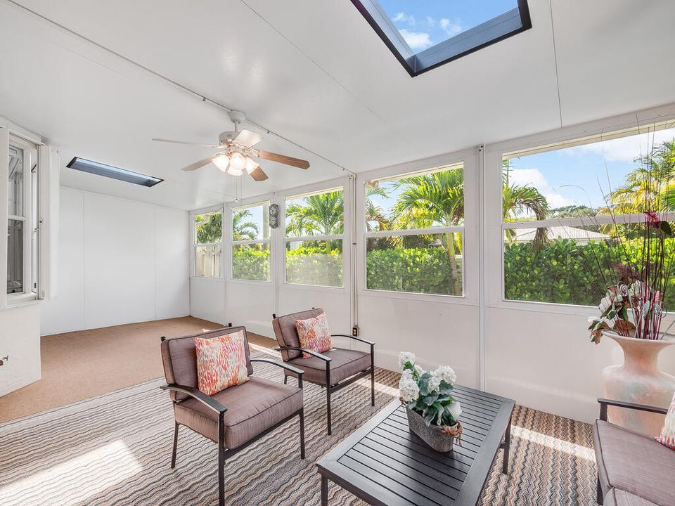 待售: $480,000 (3 贝兹, 2 浴室, 2353 平方英尺)