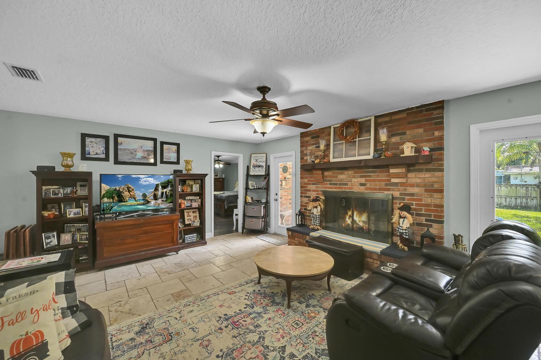 For Sale: $449,900 (3 beds, 3 baths, 2310 Square Feet)