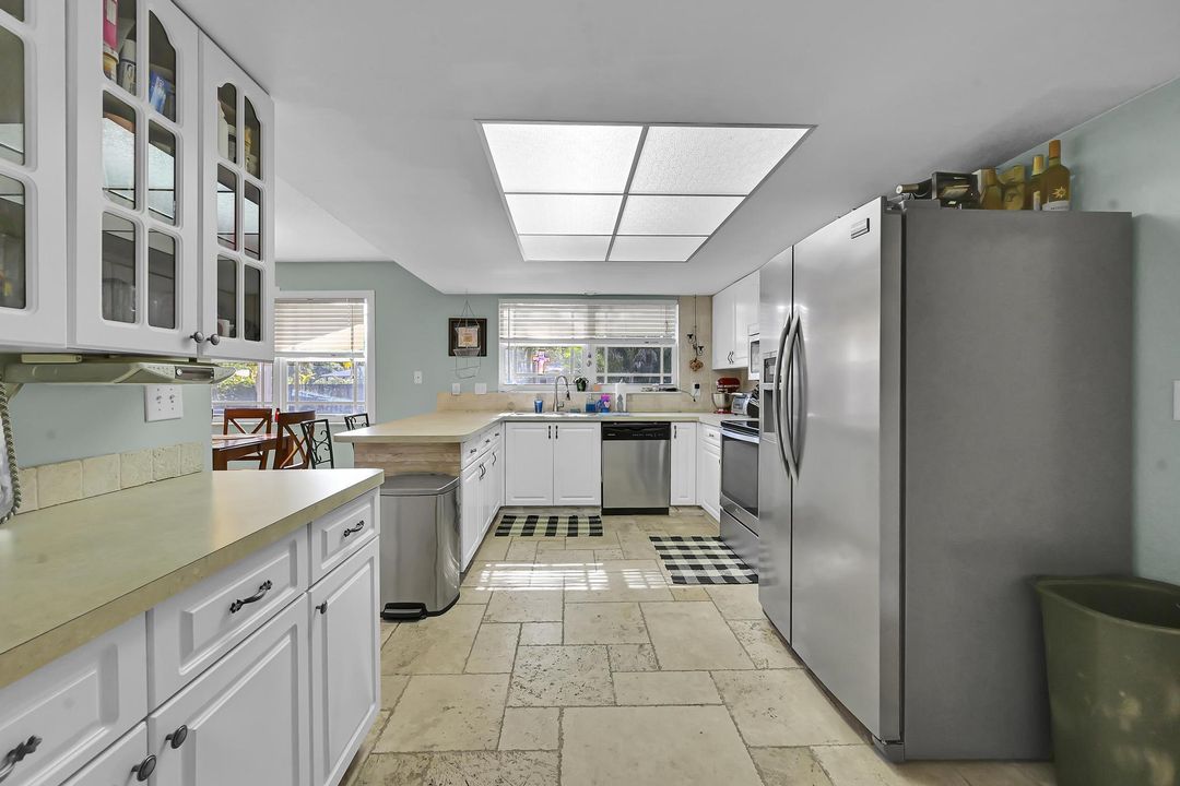 For Sale: $449,900 (3 beds, 3 baths, 2310 Square Feet)