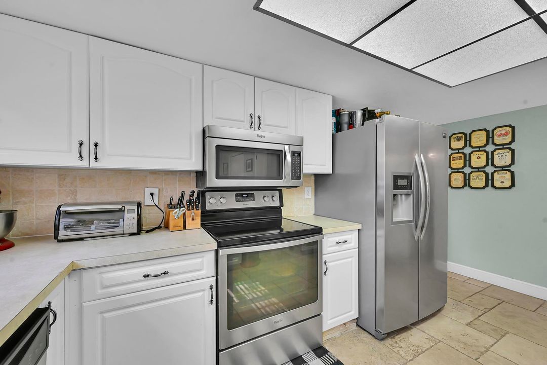 For Sale: $449,900 (3 beds, 3 baths, 2310 Square Feet)