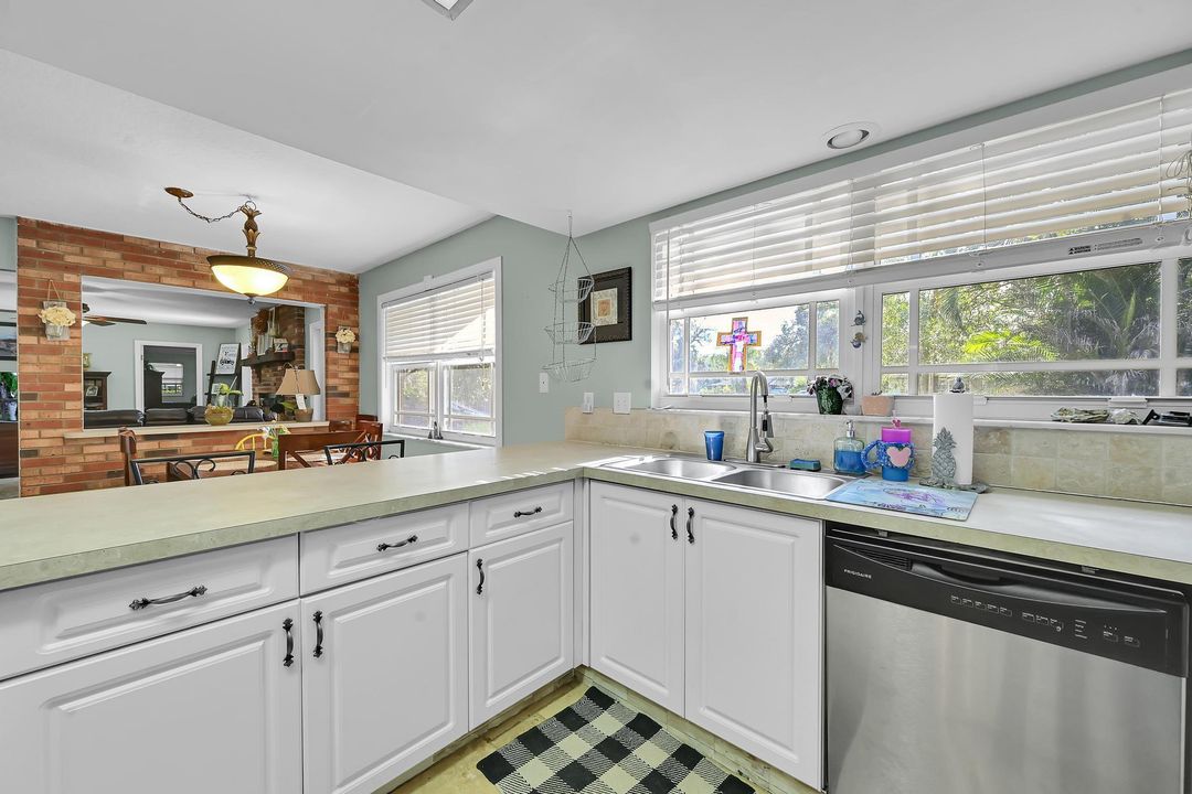 For Sale: $449,900 (3 beds, 3 baths, 2310 Square Feet)