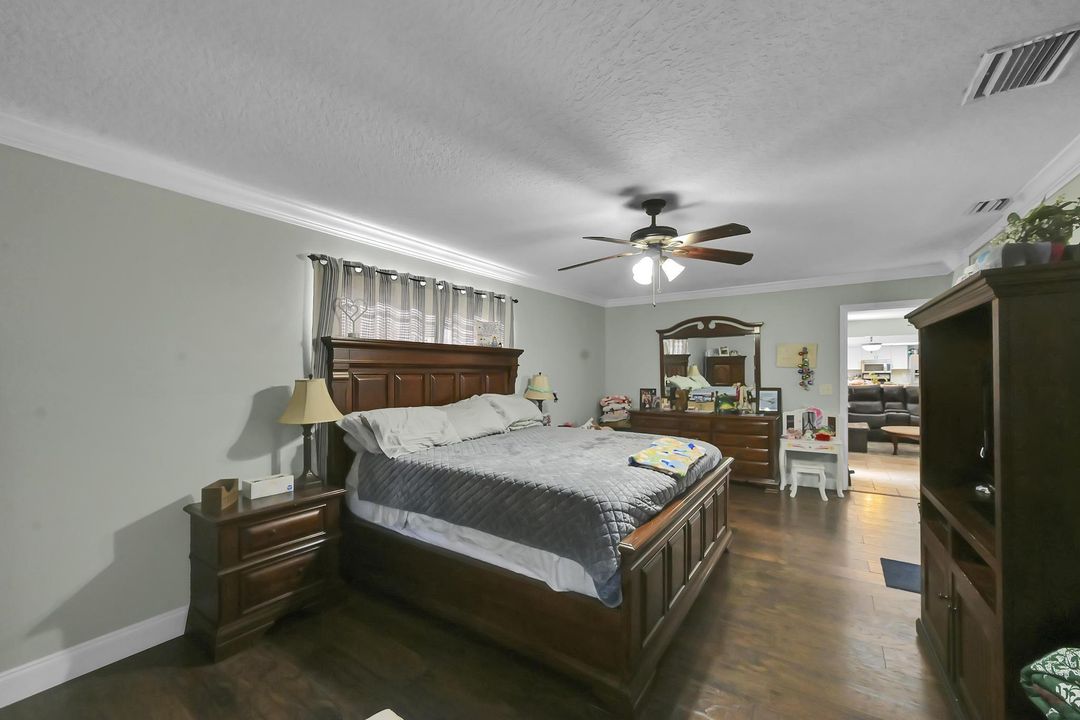 For Sale: $449,900 (3 beds, 3 baths, 2310 Square Feet)