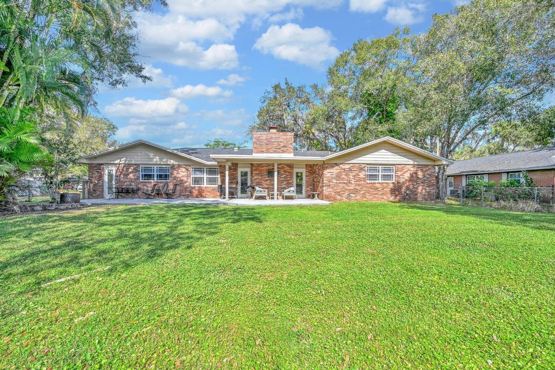 For Sale: $449,900 (3 beds, 3 baths, 2310 Square Feet)